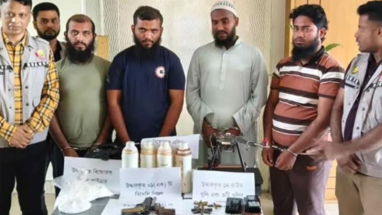 রাজধানীতে অস্ত্র ও ড্রোনসহ উগ্রবাদী সংগঠনের ৪ সদস্য গ্রেপ্তার