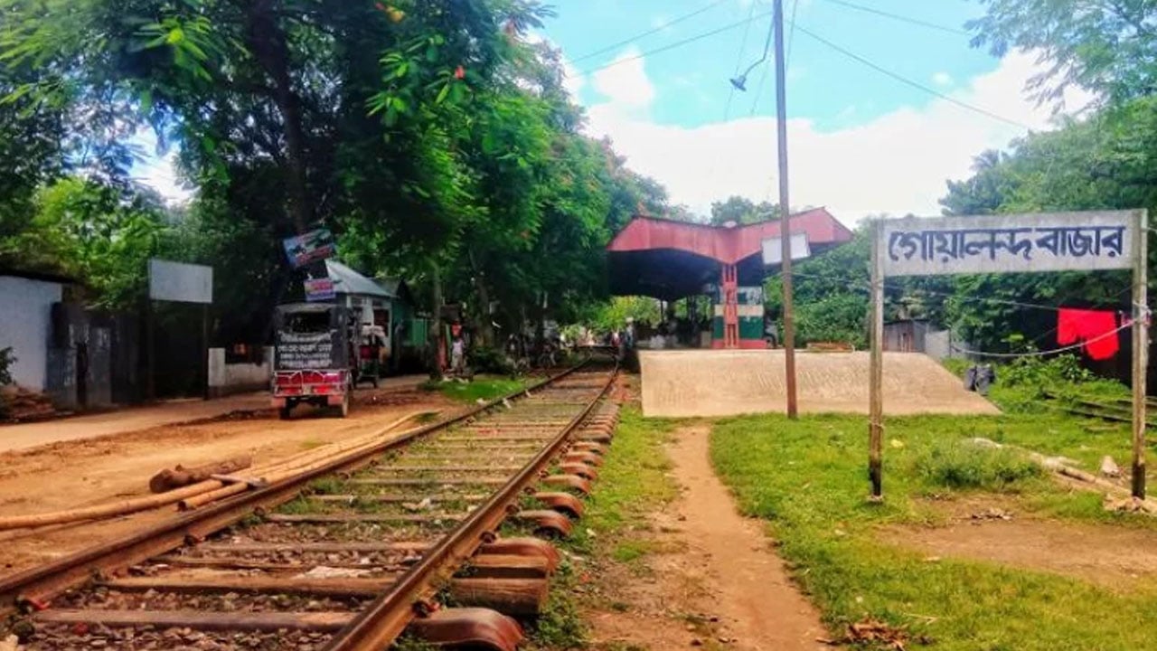 গোয়ালন্দে ট্রেনের নিচে ঝাঁপ দিয়ে পা বিচ্ছিন্ন যুবকের
