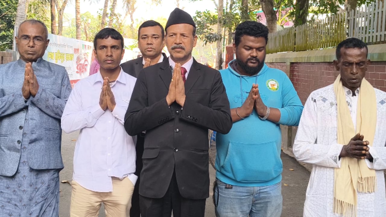 এবার টুঙ্গিপাড়ায় শেখ মুজিবুরের কবরে গোবিন্দ প্রামানিক