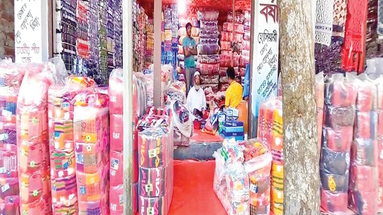 কোচাশহরে শীতবস্ত্র তৈরিতে ব্যস্ত ৮০ হাজার কারিগর