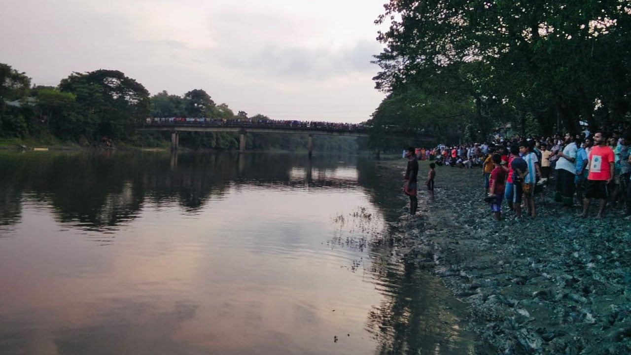 পুলিশের ধাওয়া খেয়ে নদীতে ঝাঁপ, নিখোঁজ ১