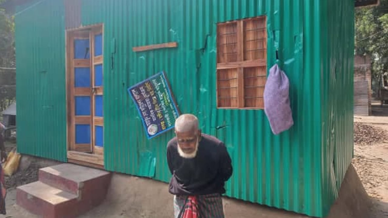 তারেক রহমানের উপহার পাওয়া সেই দৃষ্টিপ্রতিবন্ধীর বাড়িতে হামলা-লুটপাট, গ্রেপ্তার ১