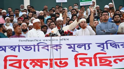 সংখ্যাগরিষ্ঠতার ভূতে গণবিরোধী কাজ করছে সরকার: গোলাম পরওয়ার