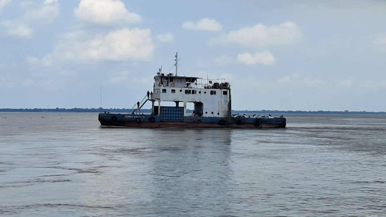 ১৫ ঘণ্টা পর দৌলতদিয়া–পাটুরিয়া নৌরুটে ফেরি চলাচল শুরু