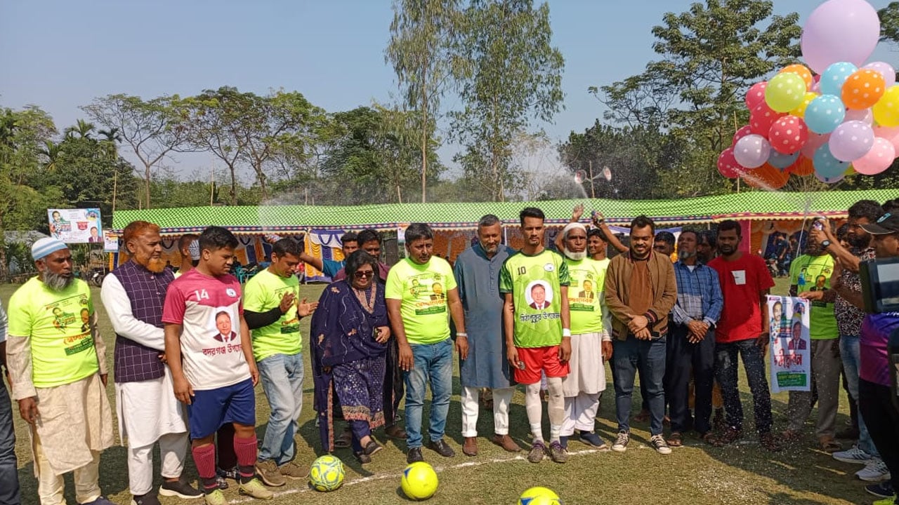 গঙ্গাচড়ায় আরাফাত রহমান কোকো স্মৃতি ফুটবল টুর্নামেন্ট উদ্বোধন