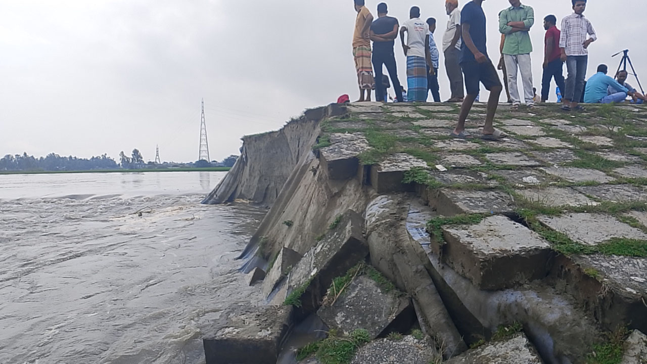 তিস্তা সেতু রক্ষা বাঁধে ভয়াবহ ভাঙন