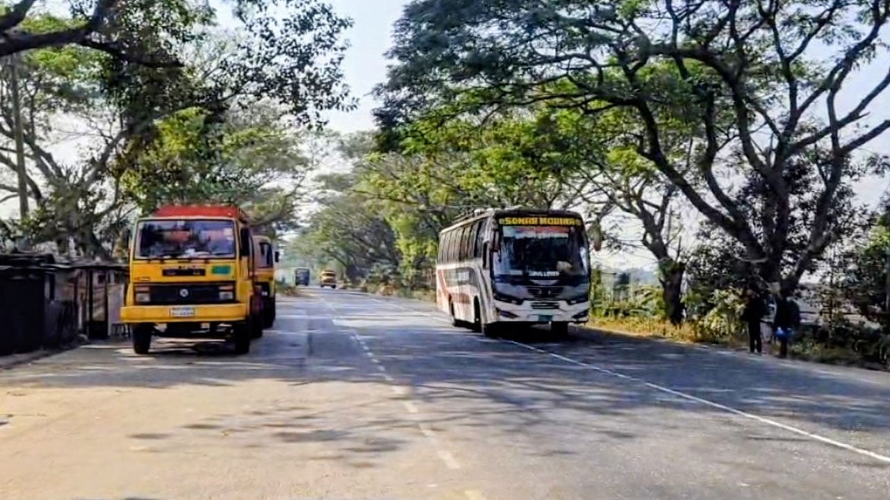 মহাসড়ক পারাপারের সময় বাসচাপায় নিহত মোটরসাইকেল আরোহী