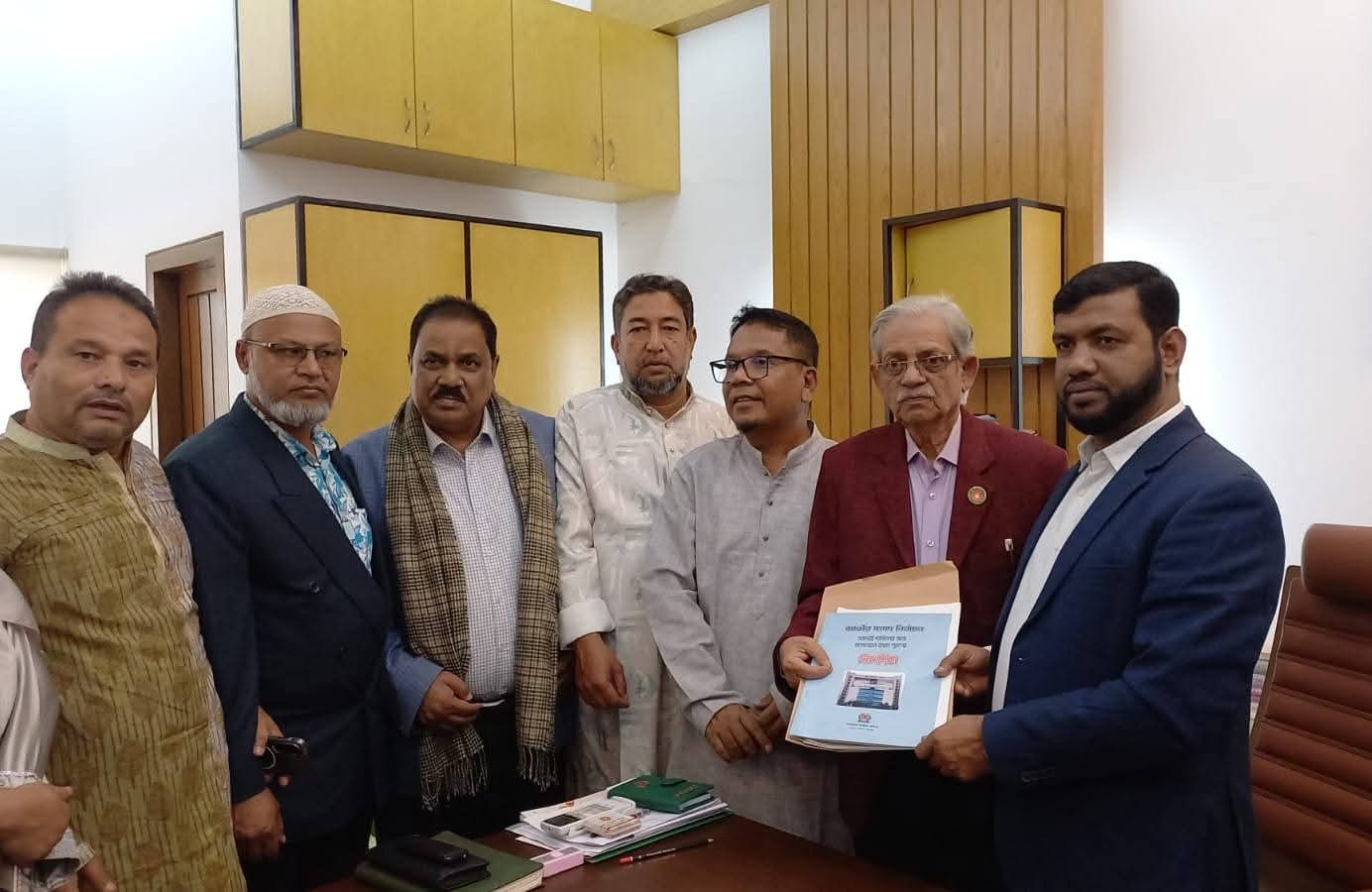 বিএনপি প্রার্থী জি কে গউছের মনোনয়ন ফরম সংগ্রহ