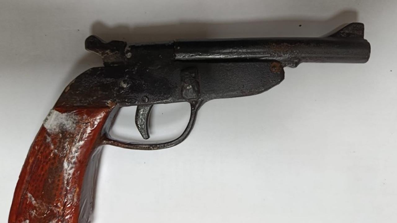 বিমানবন্দর এলাকা থেকে পরিত্যক্ত অবস্থায় একটি শুটারগান উদ্ধার