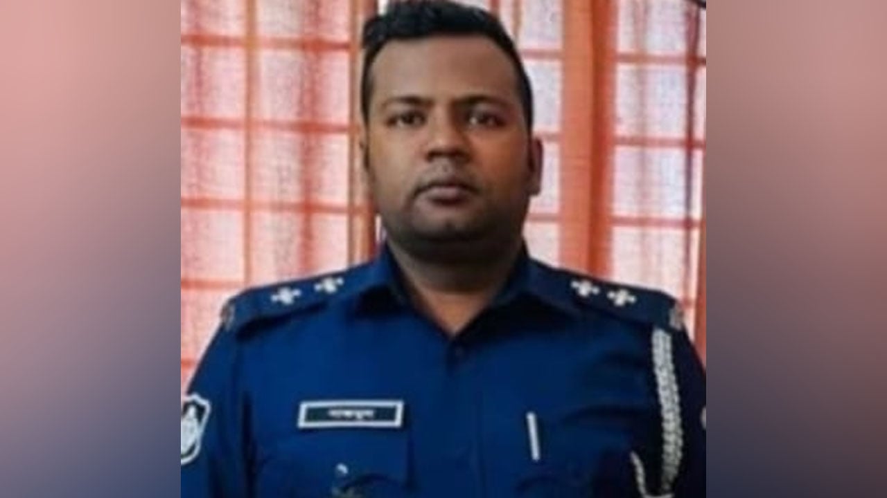 অভিযোগ আর ওয়ারেন্ট ছাড়াই আসামি ধরেন এসআই নাজমুল