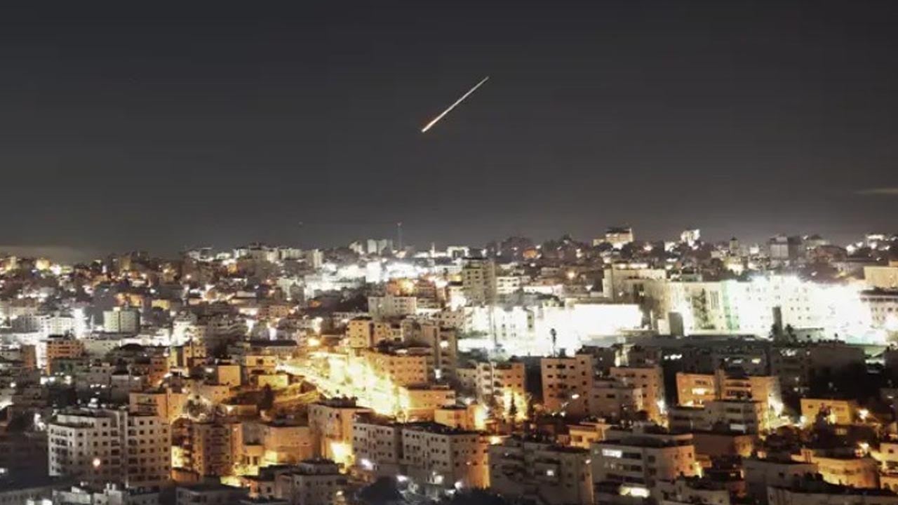 বাহরাইনে মার্কিন বিমানঘাঁটি ধ্বংসের দাবি ইরানের