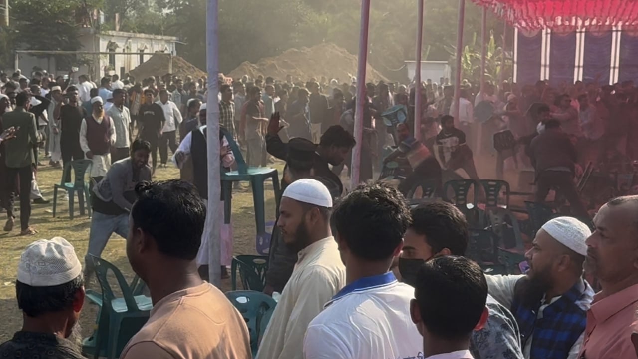 শেরপুরে চেয়ারে বসা নিয়ে বিএনপি-জামায়াতের সংঘর্ষ, আহত ৩০