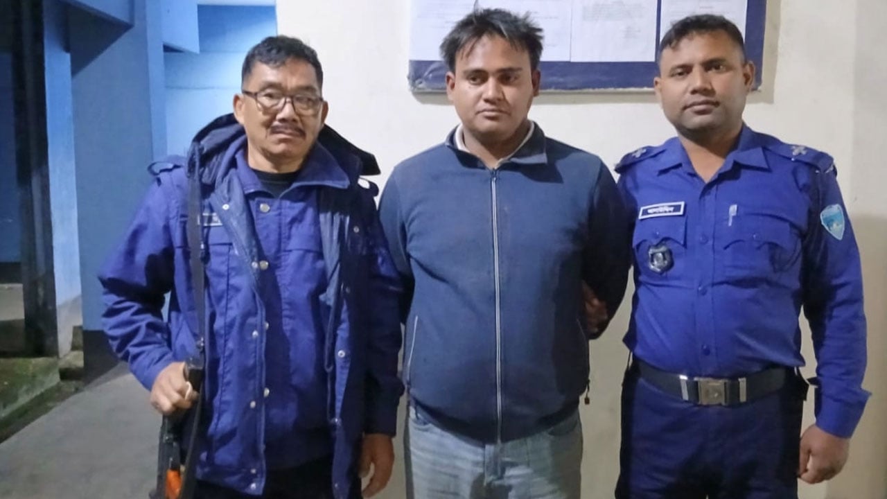 এনসিপি নেতা হান্নান মাসউদকে হত্যার হুমকি দেয়া সেই যুবক গ্রেপ্তার