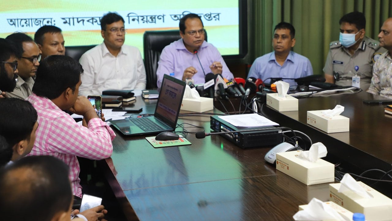 বিদেশি চকলেটের আড়ালে ডাকযোগে আসতো ভয়ংকর মাদক 'এমডিএমএ'