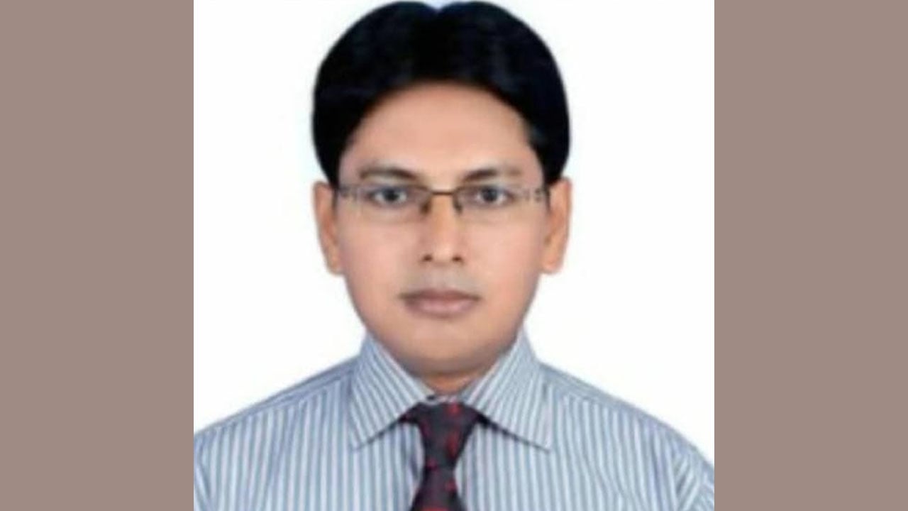 ফুলবাড়ীয়ায় ঘুষ বাণিজ্যে বেপরোয়া স্বাস্থ্য কর্মকর্তা হাসানুল