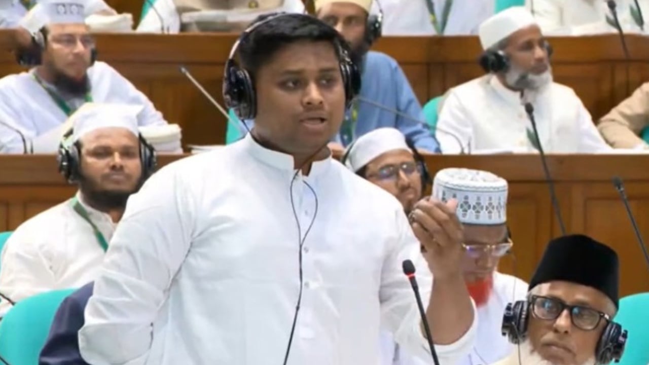 রাস্তা চওড়া না হলে মানুষ আমাকে বেঁধে রাখবে