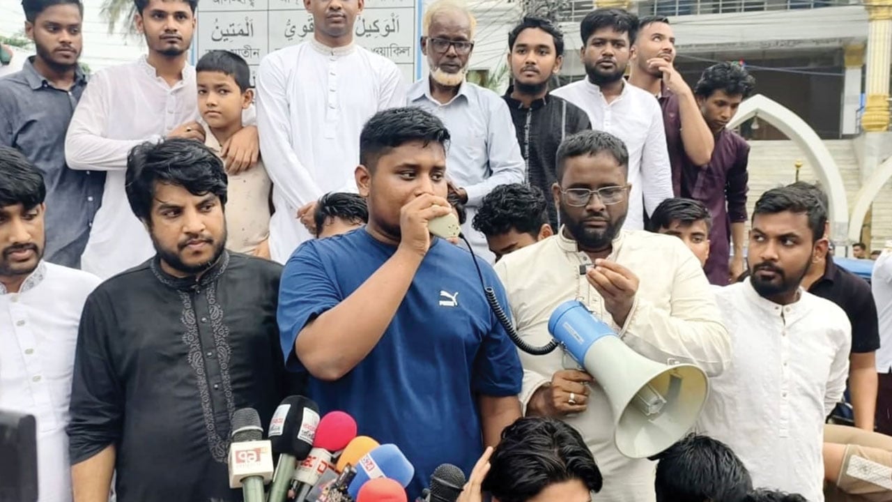 গণভোট থেকে সরকার সরে যাওয়ায় জনগণ আহত হয়েছে: হাসনাত আবদুল্লাহ
