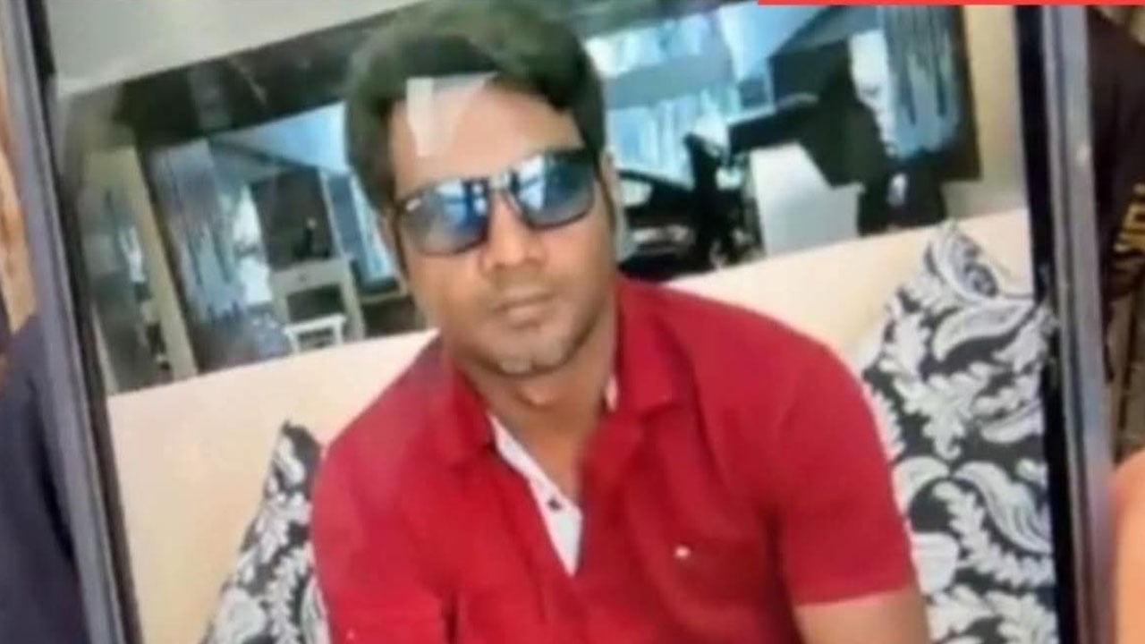 ছুরিকাঘাতে মাইক্রোবাসচালক হত্যায় চট্টগ্রাম-রাঙ্গামাটি সড়ক অবরোধ