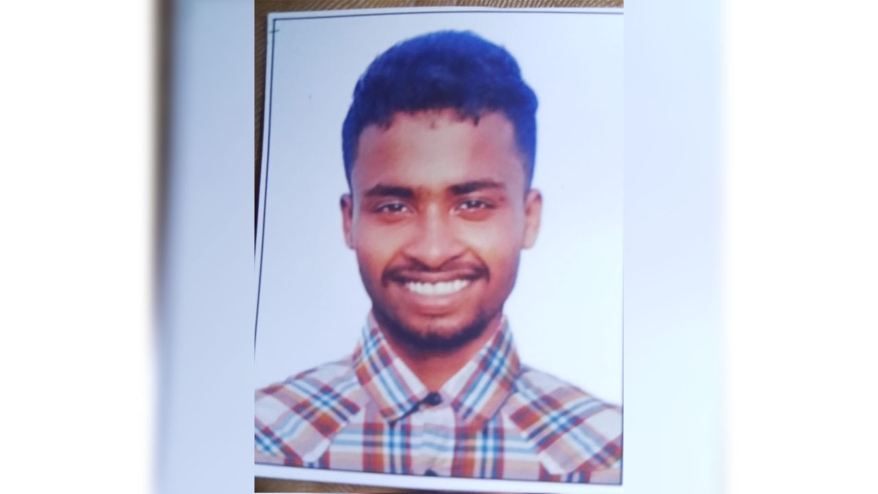 মাছ ধরার ট্রলারে হামলা করে জেলেকে অপহরণ