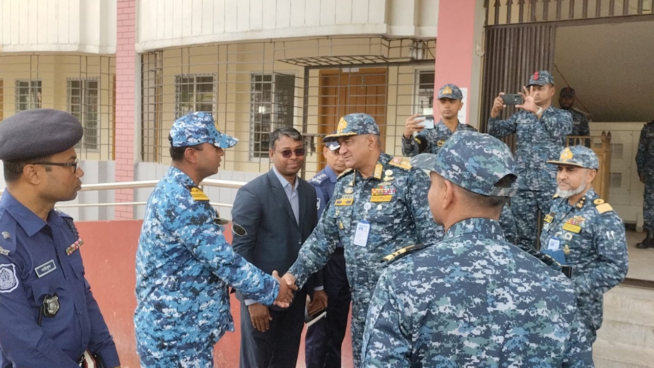 কেউ যেন নাশকতা করতে না পারে সজাগ থাকতে হবে: সহকারী নৌ- প্রধান