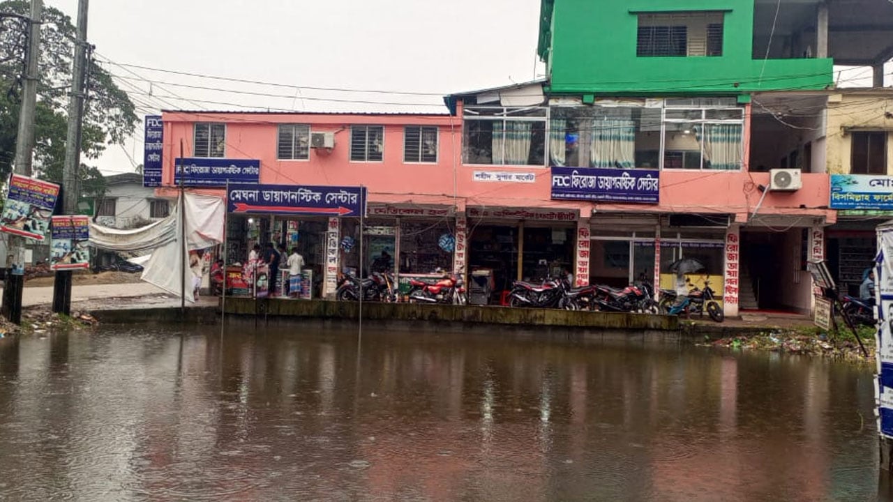 খালের ওপর অবৈধ স্থাপনা, জনদুর্ভোগে অর্ধলাখ মানুষ