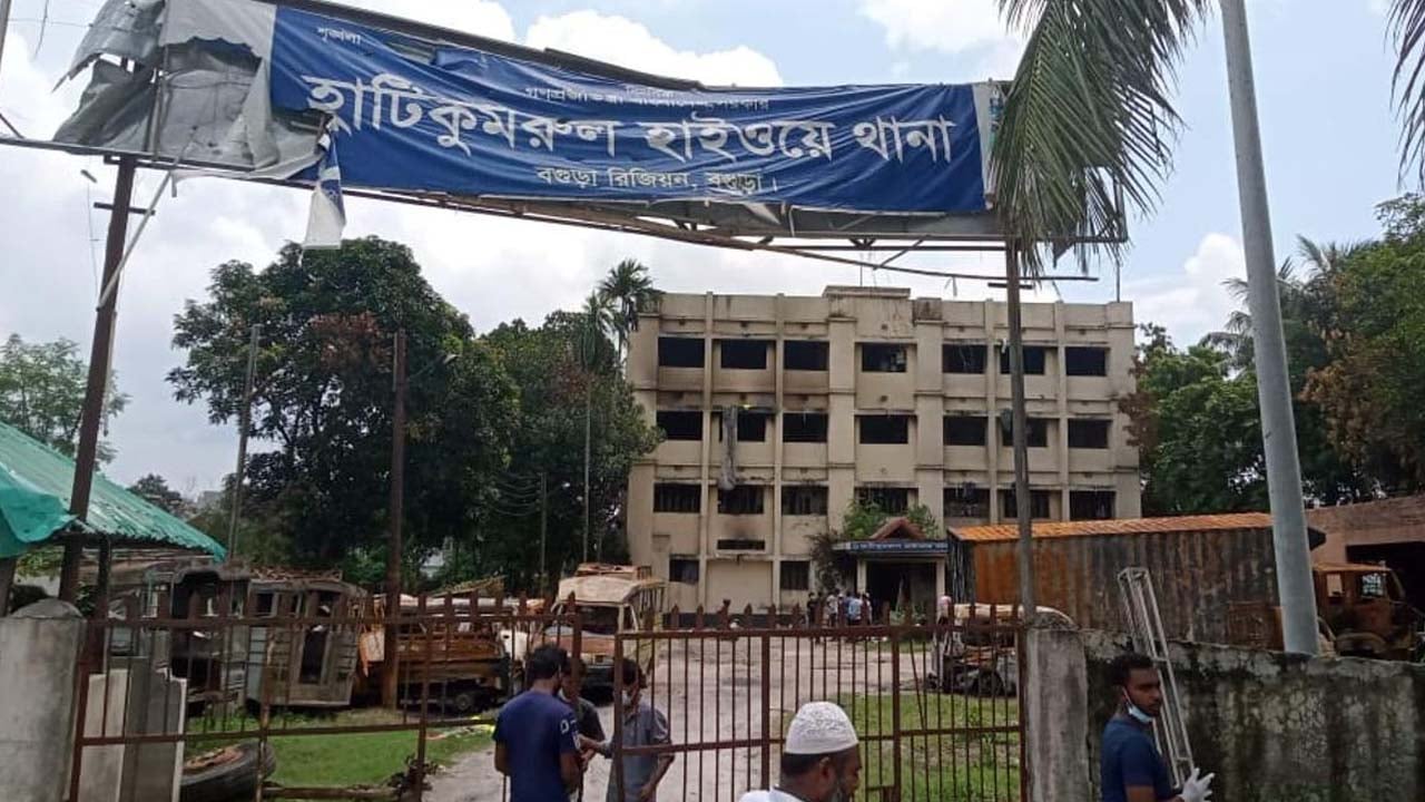 দেড় বছরেও উদ্ধার হয়নি হাটিকুমরুল থানা থেকে লুট হওয়া অস্ত্র