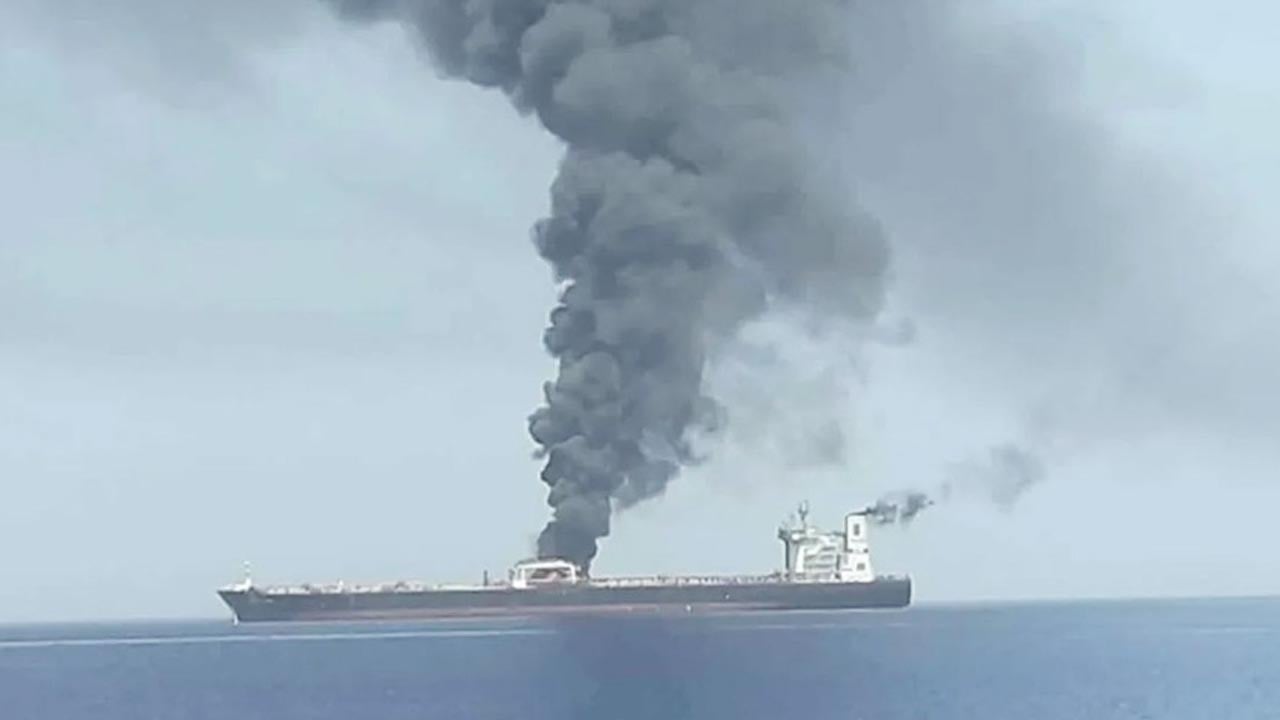 হরমুজ প্রণালীতে ট্যাংকার জাহাজে হামলা, ২৪ ক্রুকে বাঁচালো ওমান