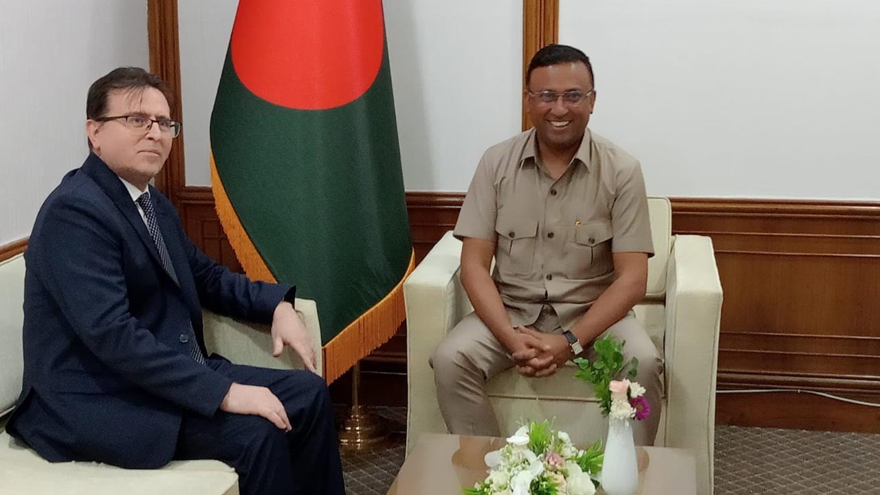 হুমায়ুন কবিরের সঙ্গে ঢাকায় নিযুক্ত তুরস্কের রাষ্ট্রদূতের সাক্ষাৎ