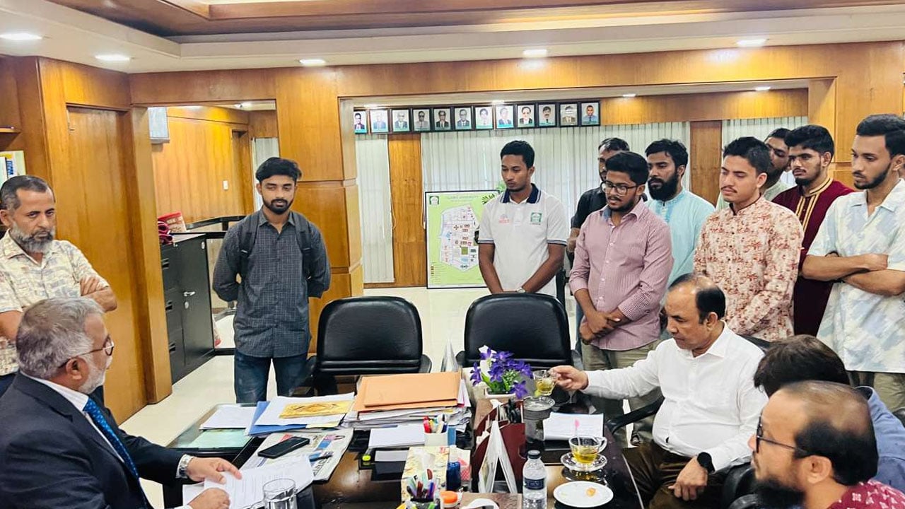 ইকসু নিয়ে ৭ দফা দাবিতে শিক্ষার্থীদের স্মারকলিপি