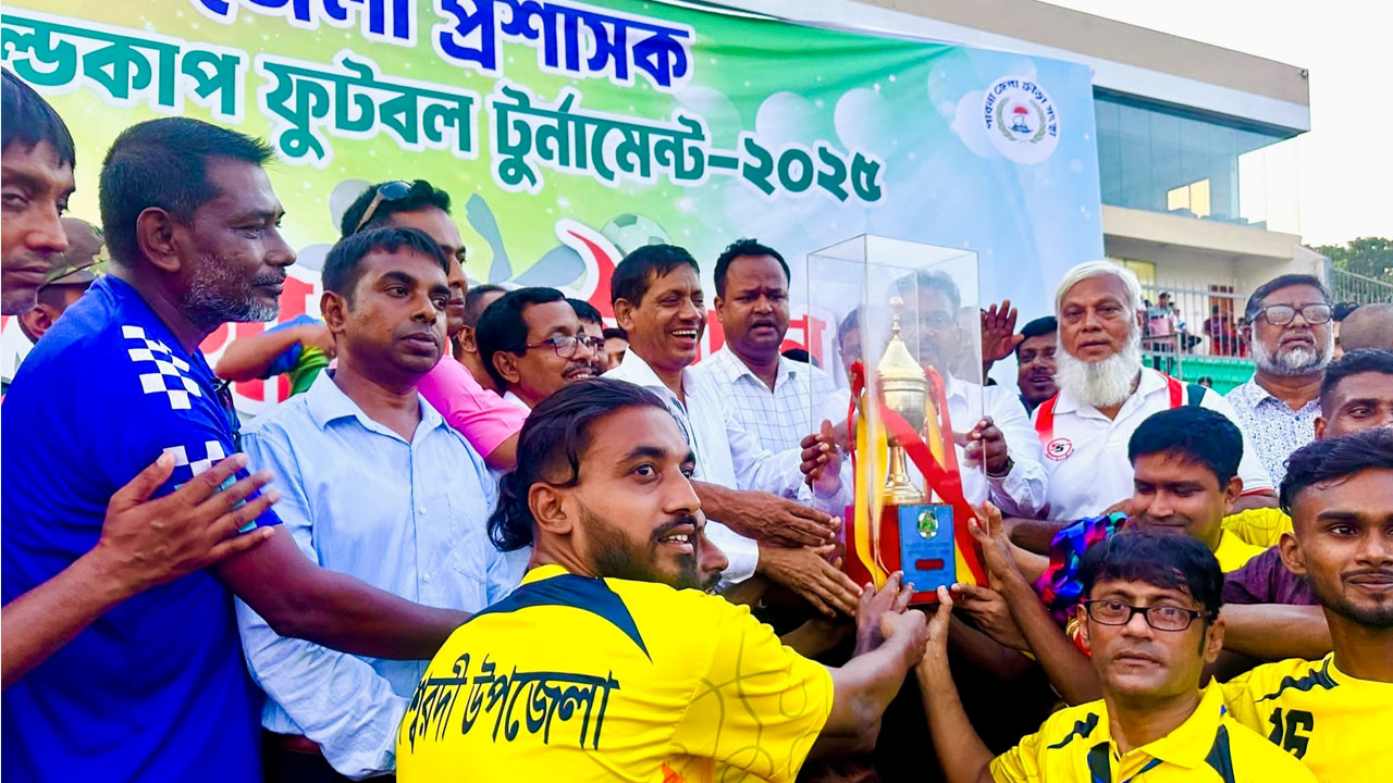 জেলা প্রশাসক গোল্ডকাপ ফুটবলে চ্যাম্পিয়ন ঈশ্বরদী