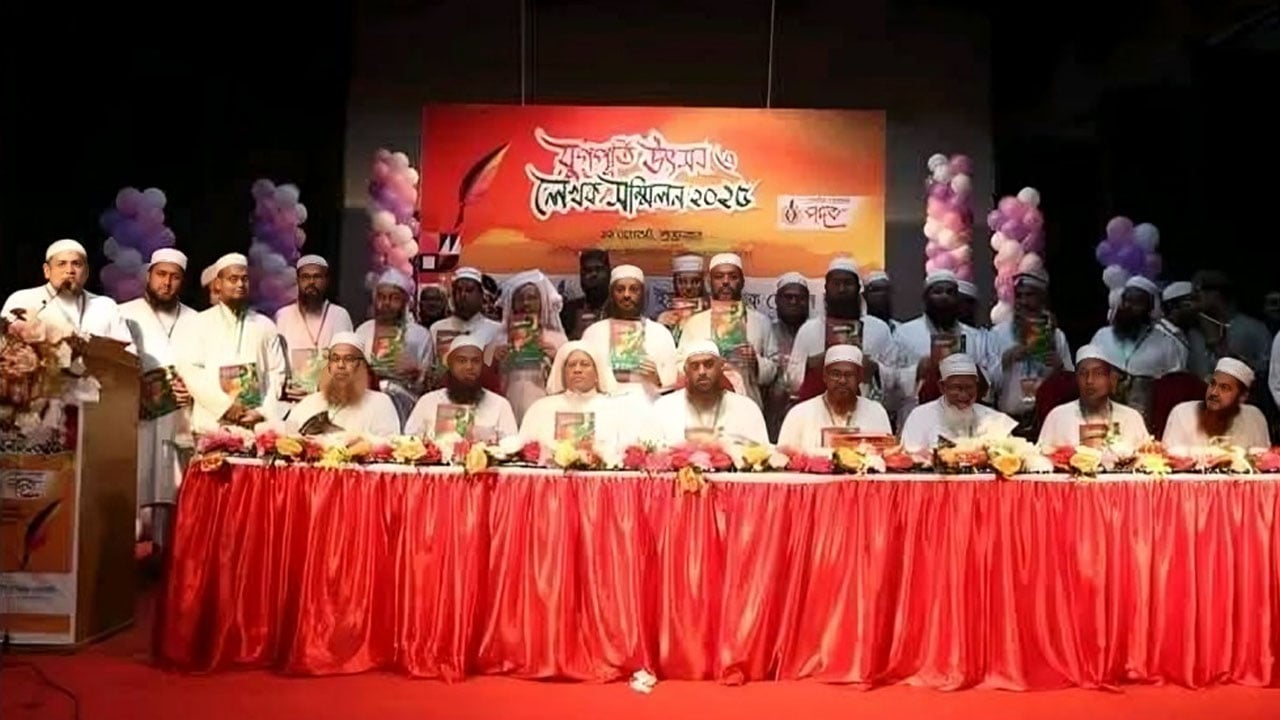 লেখক ফোরাম পদক পেলেন তিন গুণী লেখক, পুরস্কার পেলেন ৩০ জন