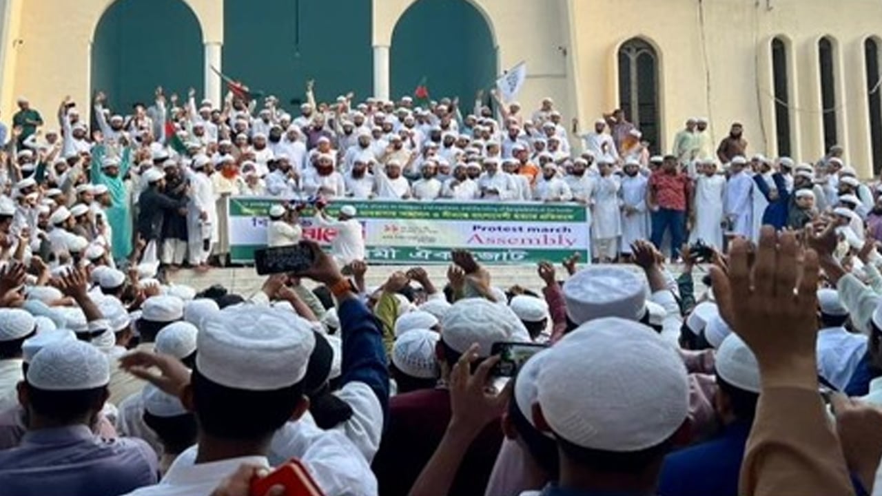 পশ্চিমবঙ্গে মুসলিম নির্যাতনের প্রতিবাদে ইসলামী ঐক্যজোটের বিক্ষোভ