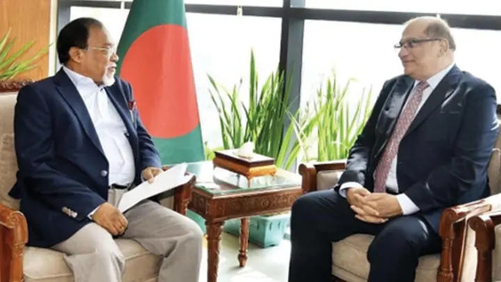 প্রধানমন্ত্রীর উপদেষ্টার সঙ্গে পাকিস্তানের হাইকমিশনারের বৈঠক
