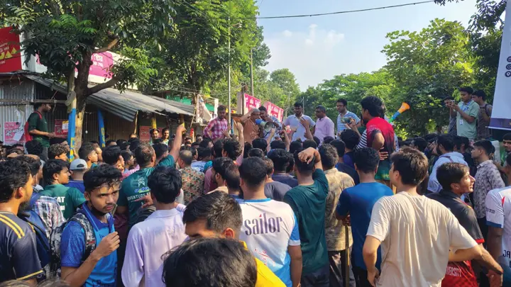দোকানের মালিকানা নিয়ে জাবির দুই হলের সংঘর্ষ, আহত অন্তত ৯
