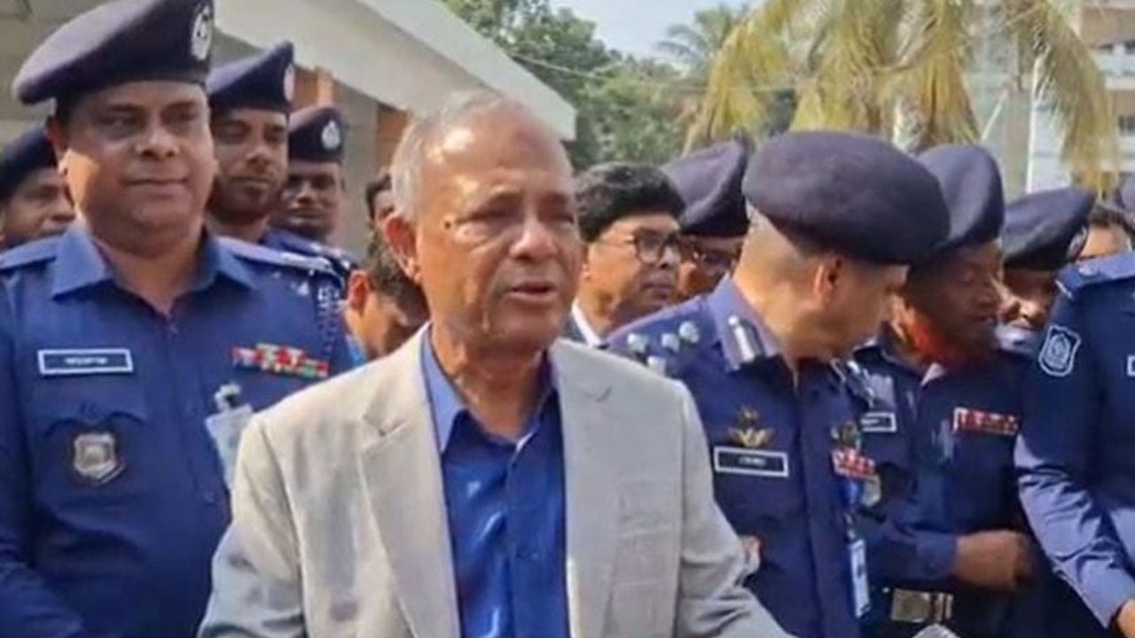 নরসিংদীতে শিগগিরই শুরু হবে ‘কমান্ডো অপারেশন’: স্বরাষ্ট্র উপদেষ্টা