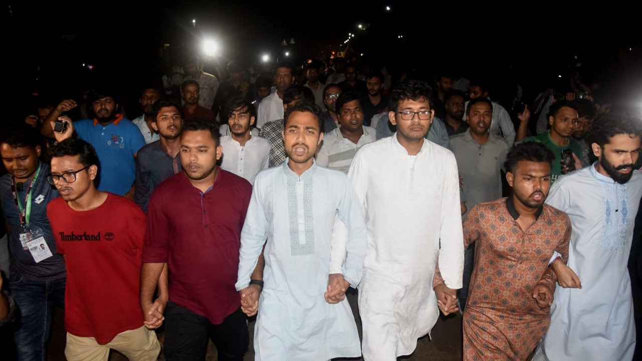 জাকসুতে ছাত্রদলের মিছিল দেখে ভুয়া-ভুয়া স্লোগান শিক্ষার্থীদের