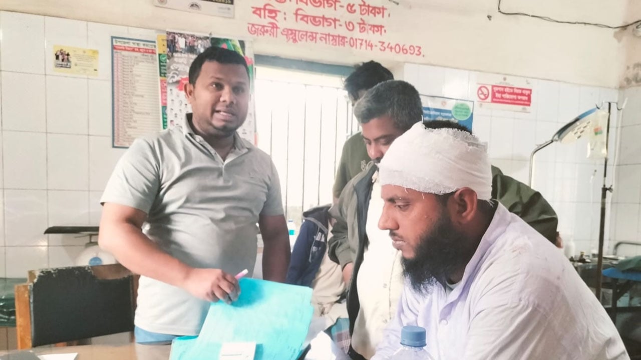 দৌলতখানে জামায়াতের নেতাকর্মীর ওপর বিএনপির হামলা, আহত ২০