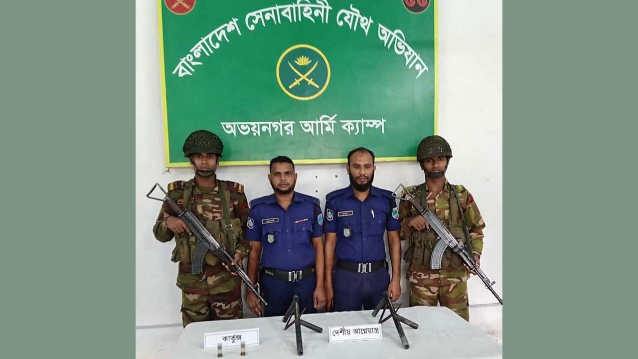 অভয়নগরে যৌথ বাহিনীর অভিযানে অস্ত্র ও গুলি উদ্ধার