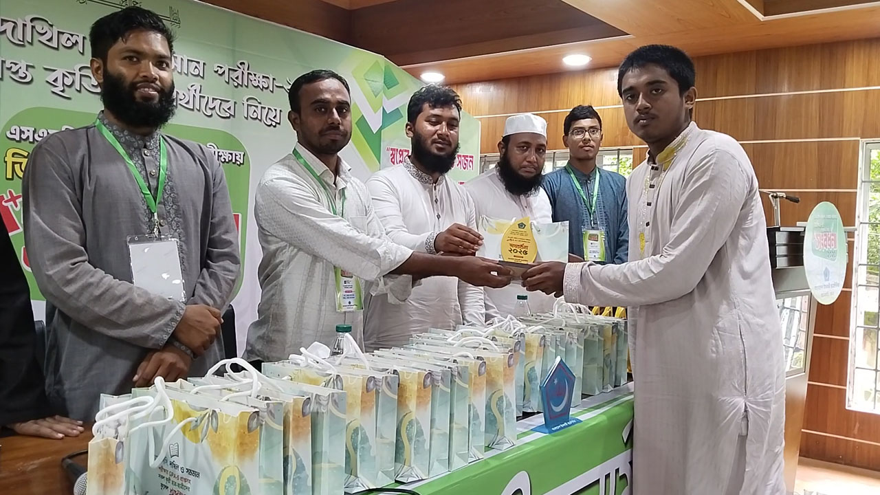 ঝালকাঠিতে ছাত্রশিবিরের উদ্যোগে জিপিএ- ৫ প্রাপ্ত শিক্ষার্থীদের সংবর্ধনা