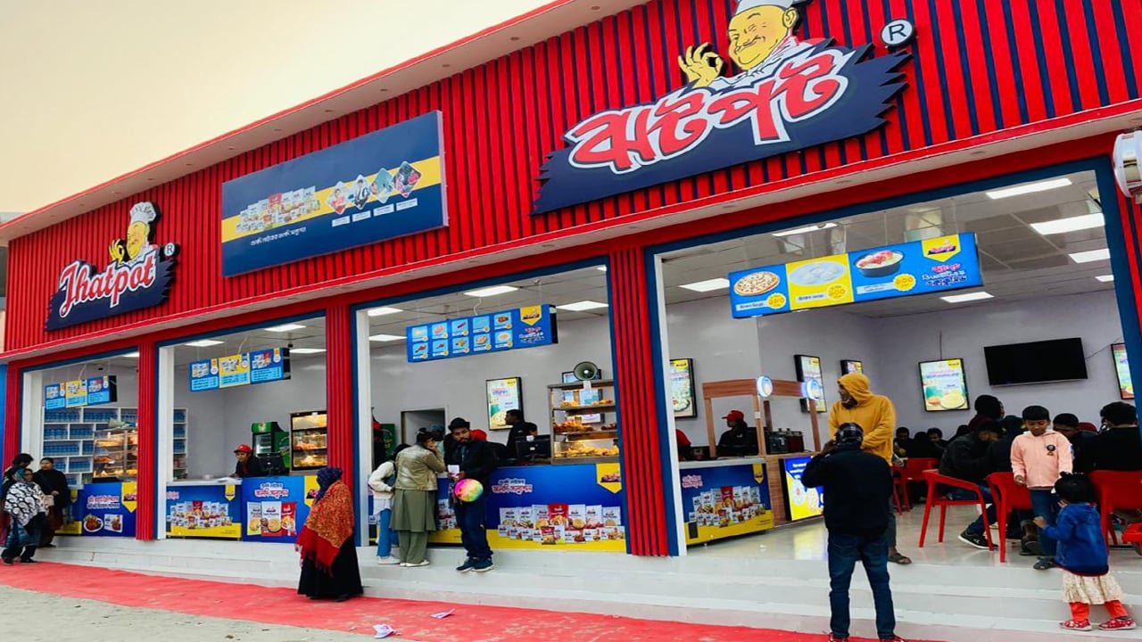 বৈচিত্র্যময় খাবারে ‘টেস্টি ট্রিট’ ও ‘মিঠাই’র স্টলে দর্শনার্থীদের আগ্রহ