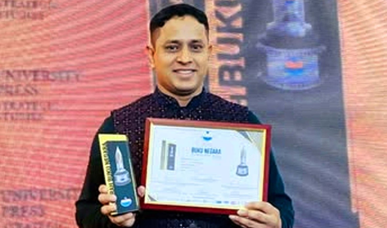 মালয়েশিয়ার ন্যাশনাল বুক অ্যাওয়ার্ড জিতলেন বাংলাদেশি নির্মাতা জাফর ফিরোজ