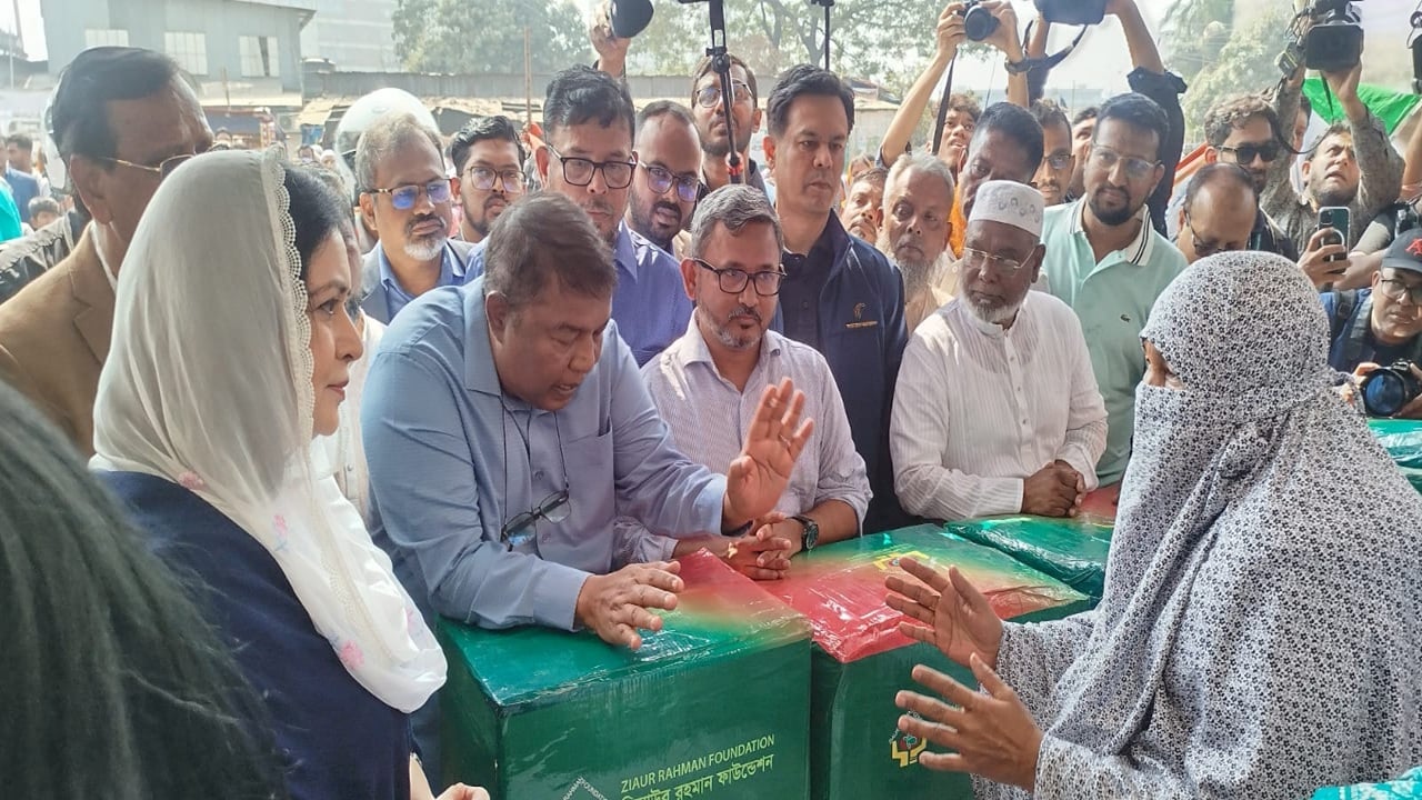 ভাষানটেক অগ্নিকাণ্ডে ক্ষতিগ্রস্তদের পাশে ডা. জোবাইদা রহমান