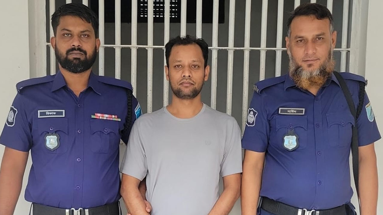 ছাত্র–জনতা হত্যা মামলায় জাবির সাবেক সহকারী অধ্যাপক গ্রেপ্তার