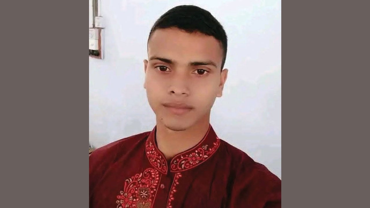 নওগাঁয় সড়ক দুর্ঘটনায় সেনাসদস্য নিহত

