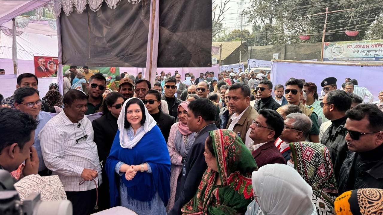 কড়াইল বস্তিতে ‘ফ্রি হার্ট ক্যাম্প’ উদ্বোধন করলেন জুবাইদা রহমান
