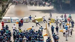 আওয়ামী সন্ত্রাসীরা কোপ দিলে আমার ভাইয়ের পায়ের রগ কেটে যায়