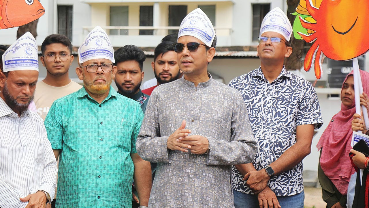 দেশি মাছের উৎপাদন বাড়াতে ভূমিকা রাখতে হবে: যবিপ্রবি ভিসি