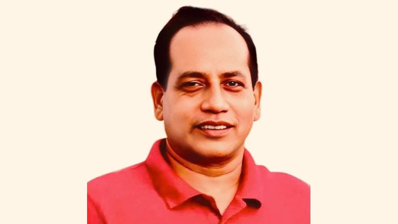 নেতা বিএনপির সদস্যপদ ফিরে পাওয়ায় এলাকায় মিষ্টি বিতরণ