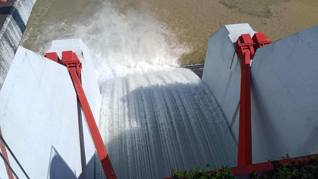 খুলে দেওয়া হলো কাপ্তাই হ্রদের ১৬ জলকপাট