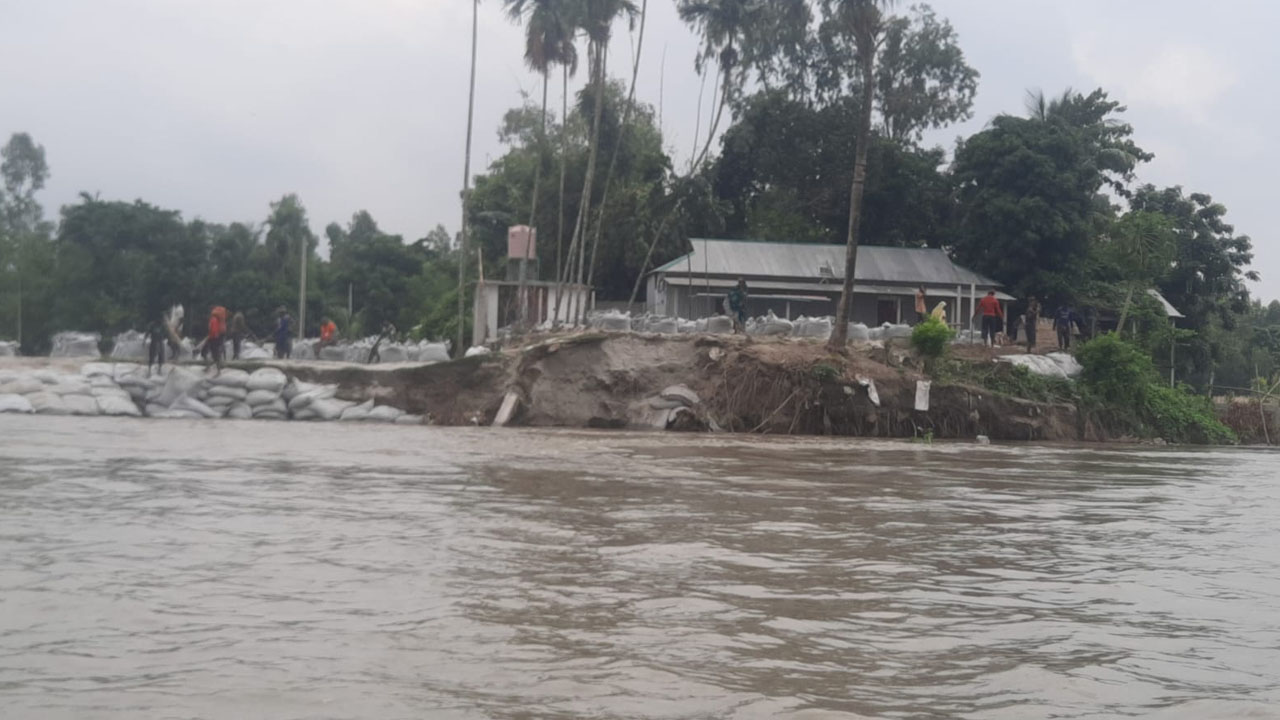 ভারতের ঢলে চার জেলার নিম্নাঞ্চল প্লাবিত হওয়ার আশঙ্কা
